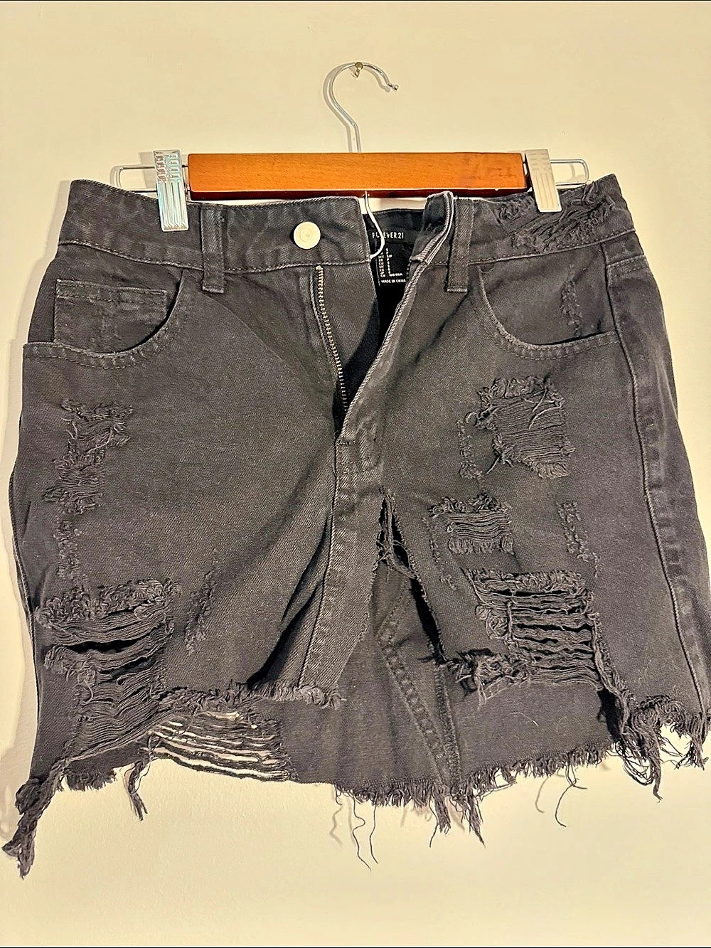 Forever 21 Distressed Jean Shorts in Black Size Small